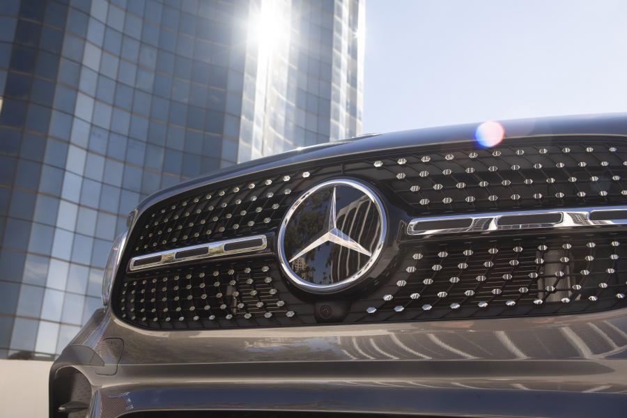Логотип Mercedes-Benz GLB250 AMG Line (X247) 2019 года  (NA) (фото 30 из 40)